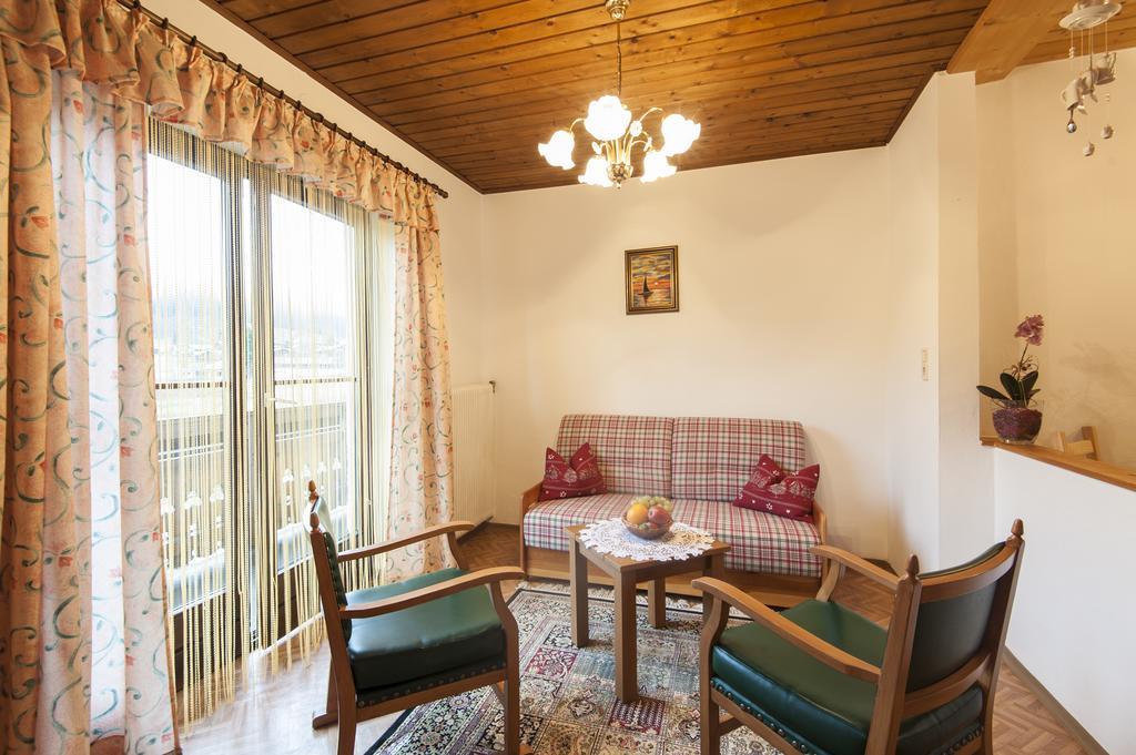 Scheibenhof Villa Bad Gastein Room photo