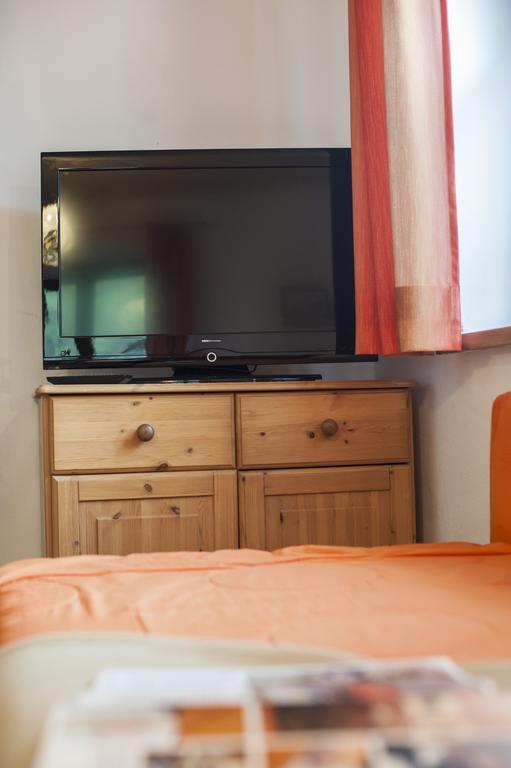Scheibenhof Villa Bad Gastein Room photo