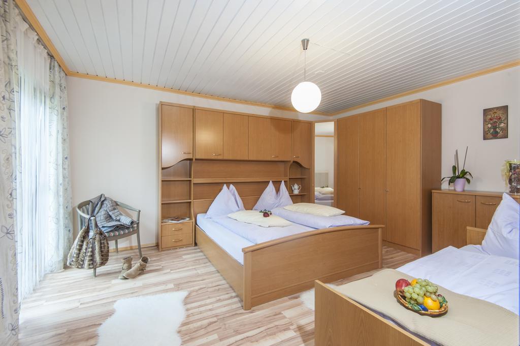 Scheibenhof Villa Bad Gastein Room photo