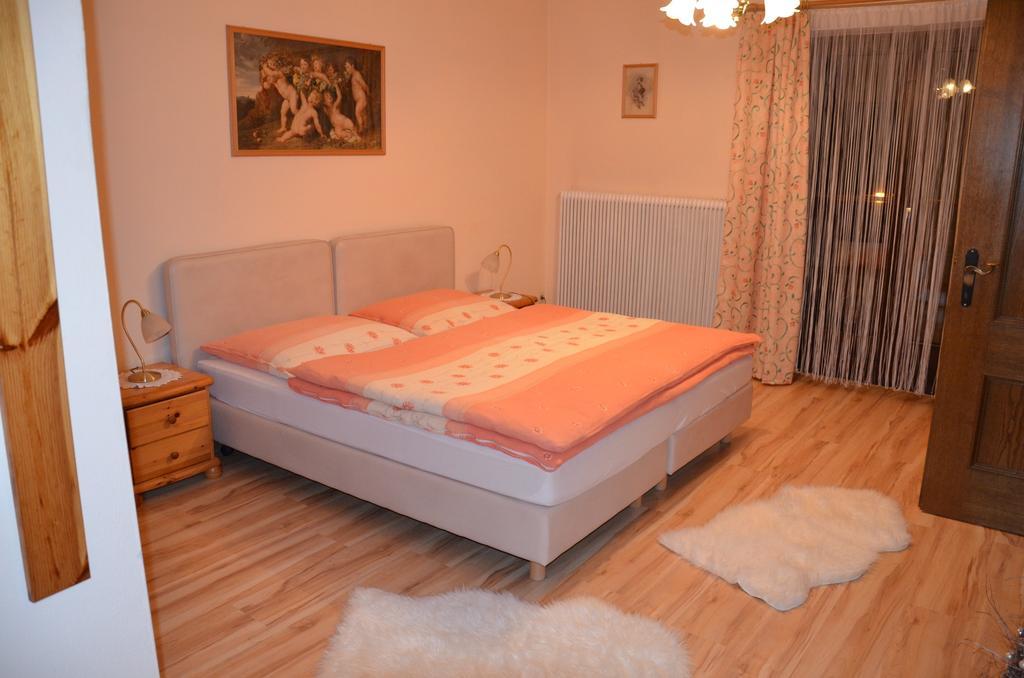 Scheibenhof Villa Bad Gastein Room photo